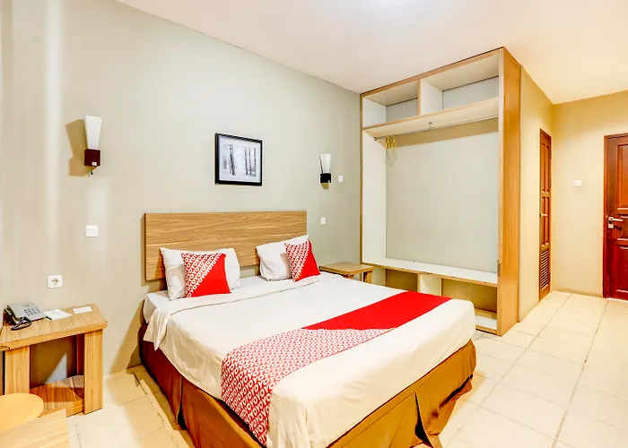 Oyo 90027 Ulin GuesthouseHotel Samarinda